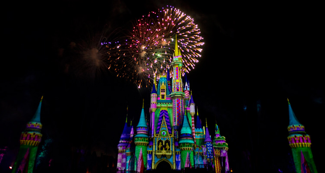 ‘Minnie’s Wonderful Christmastime Fireworks’ Nighttime Spectacular at Magic Kingdom Park